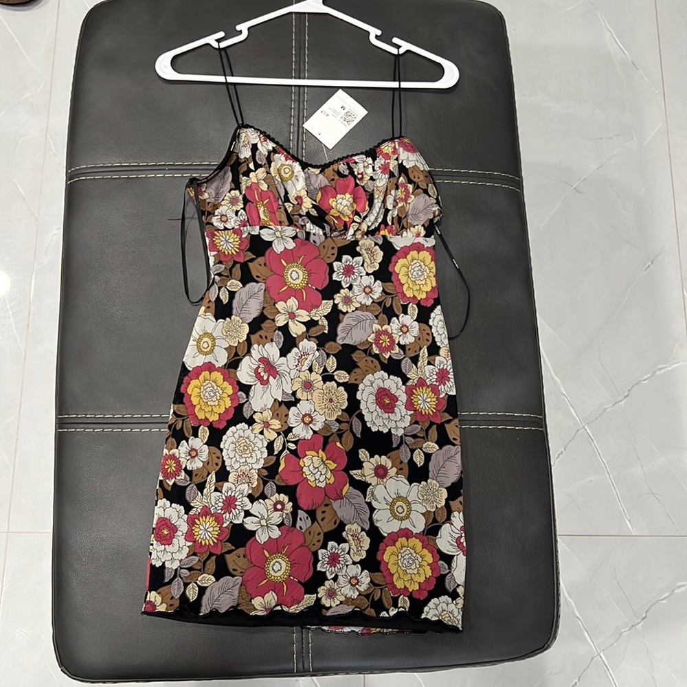 Mini flowery knit dress.